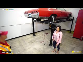 becky bandini sucked for car repair (russian dub) big tits big ass milf